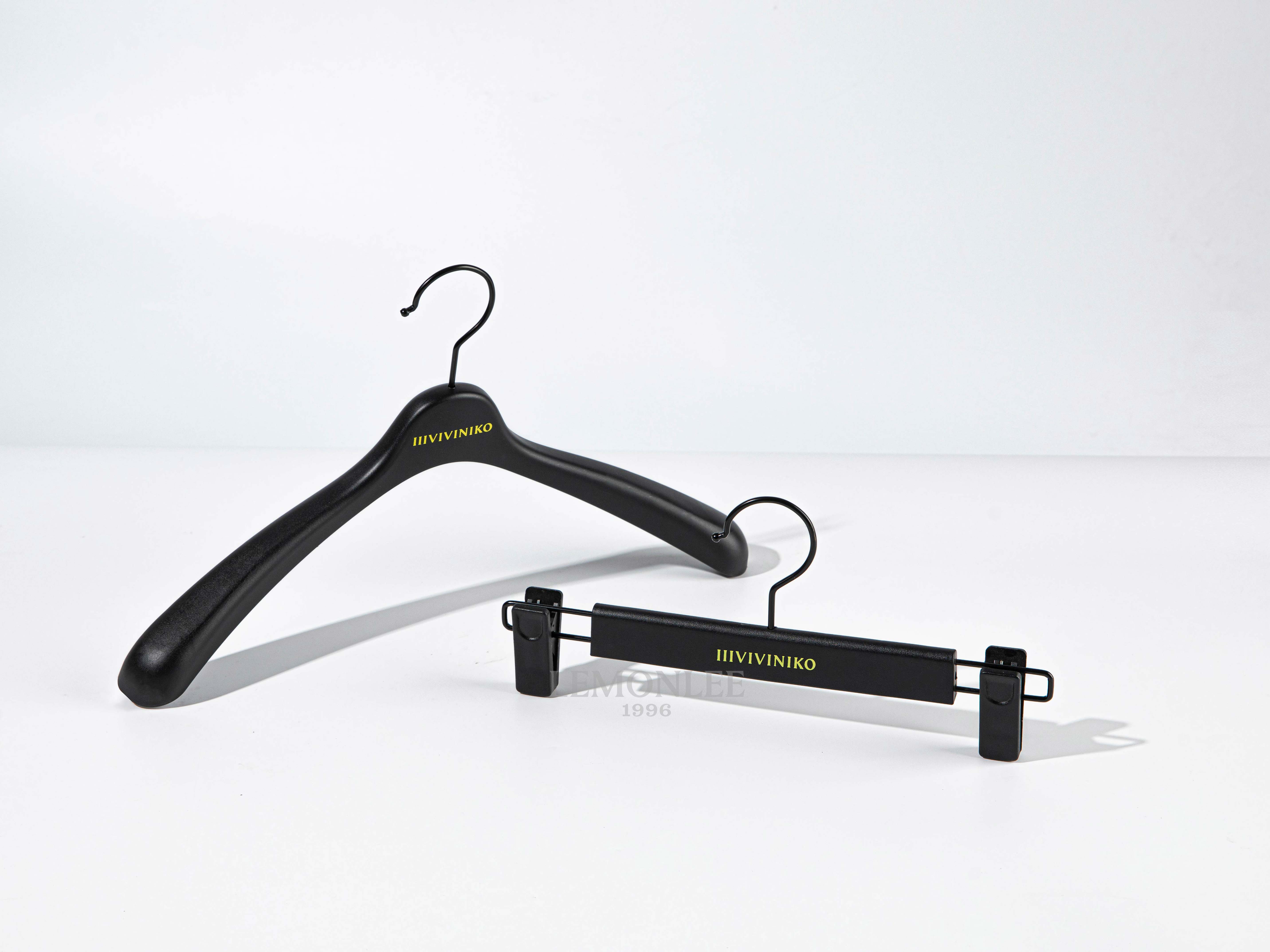 2023新款塑料衣架黑色